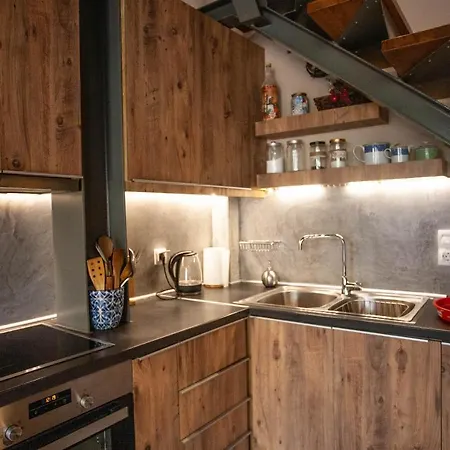Euzoia Luxury Maisonette * Hanya